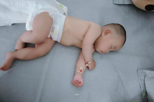 张掖几个月宝宝会抬头